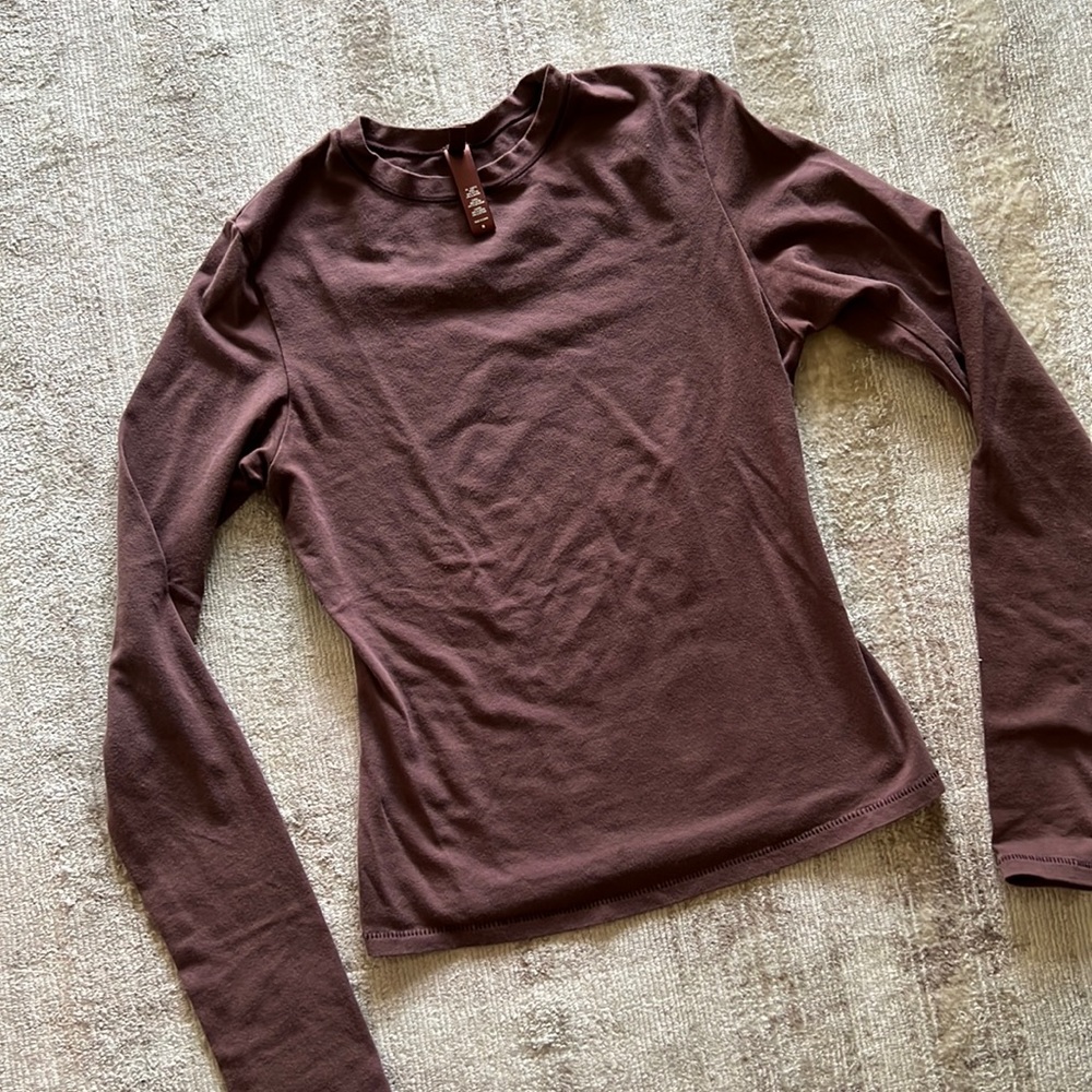 Skims long sleeve maroon cotton top